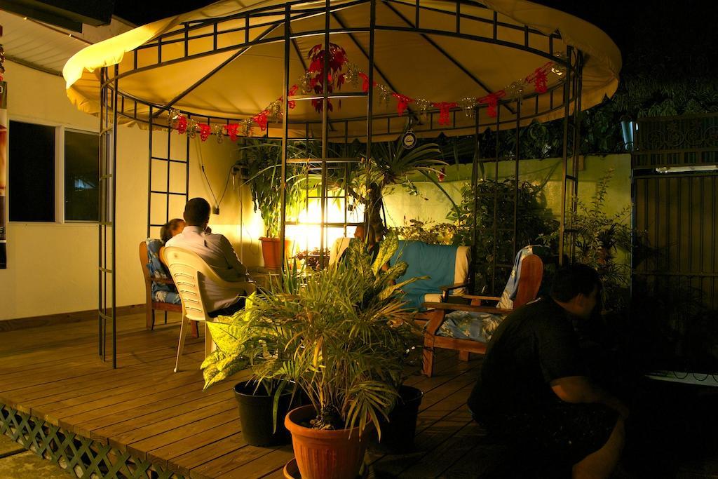 Ahitea Lodge パペーテ エクステリア 写真