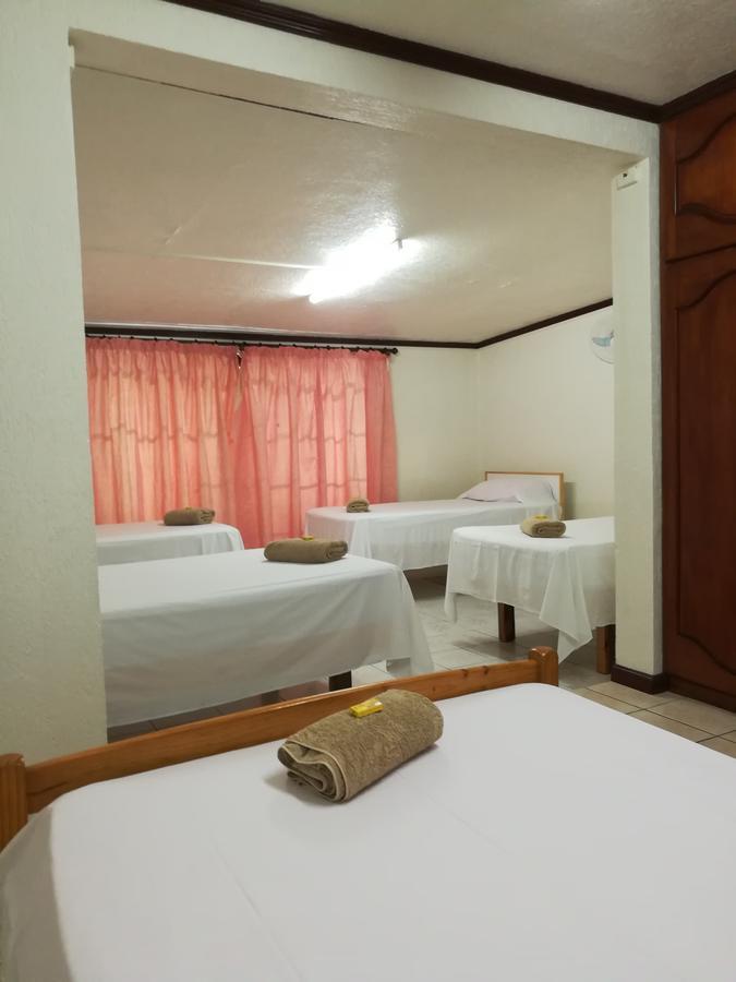 Ahitea Lodge パペーテ エクステリア 写真